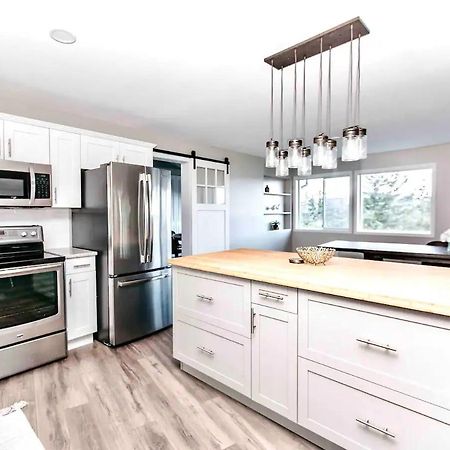 Stunning Home With Amazing Views Near The City Victoria Exterior foto