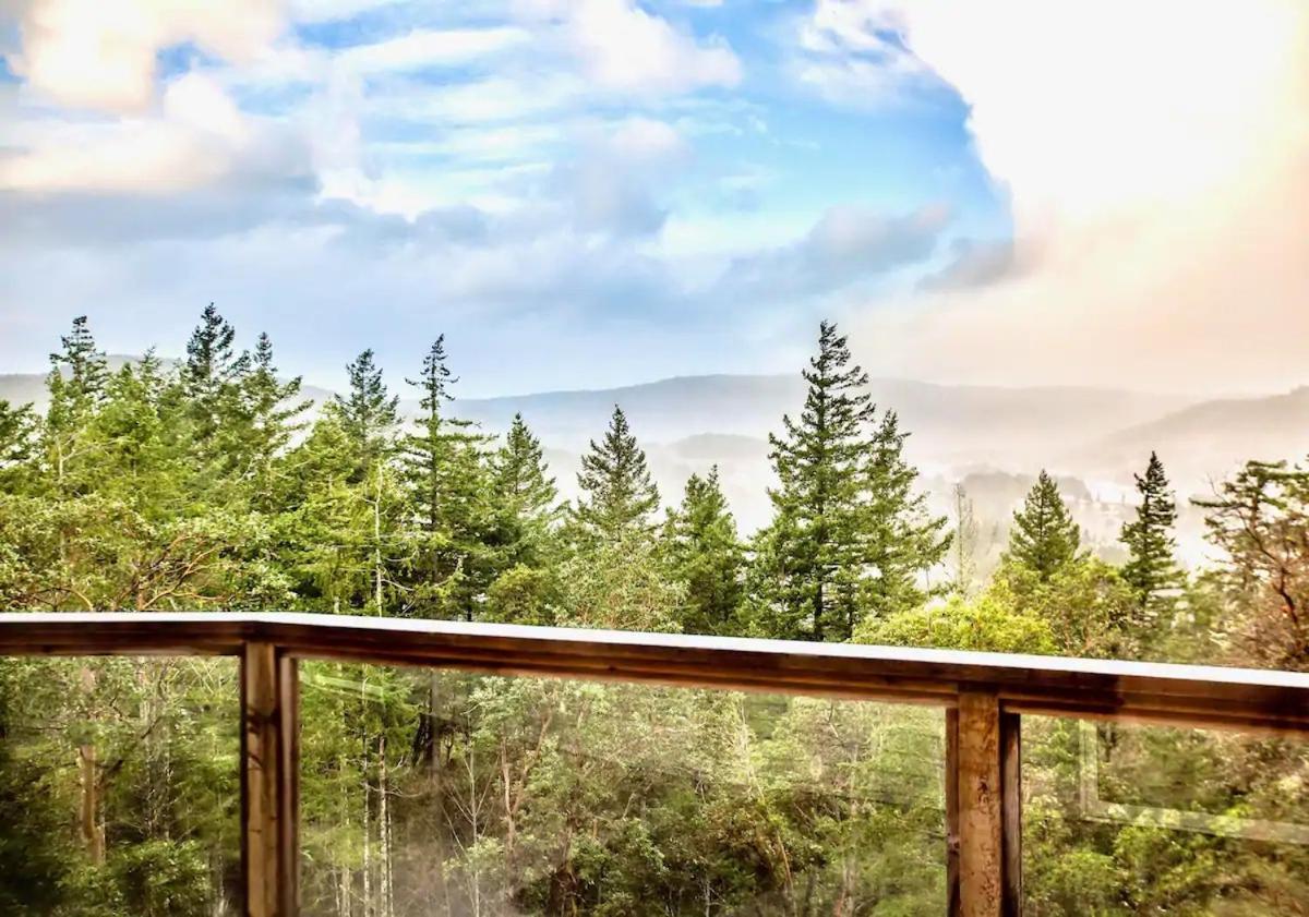 Stunning Home With Amazing Views Near The City Victoria Exterior foto