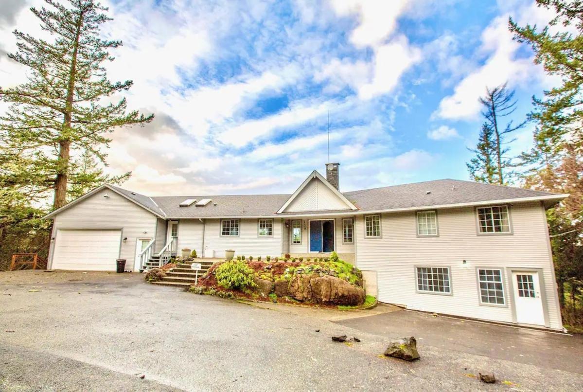 Stunning Home With Amazing Views Near The City Victoria Exterior foto