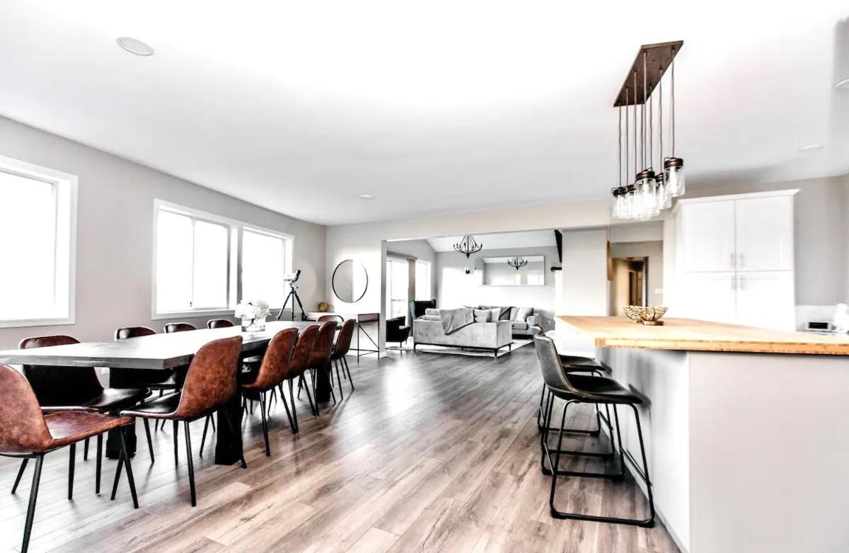 Stunning Home With Amazing Views Near The City Victoria Exterior foto